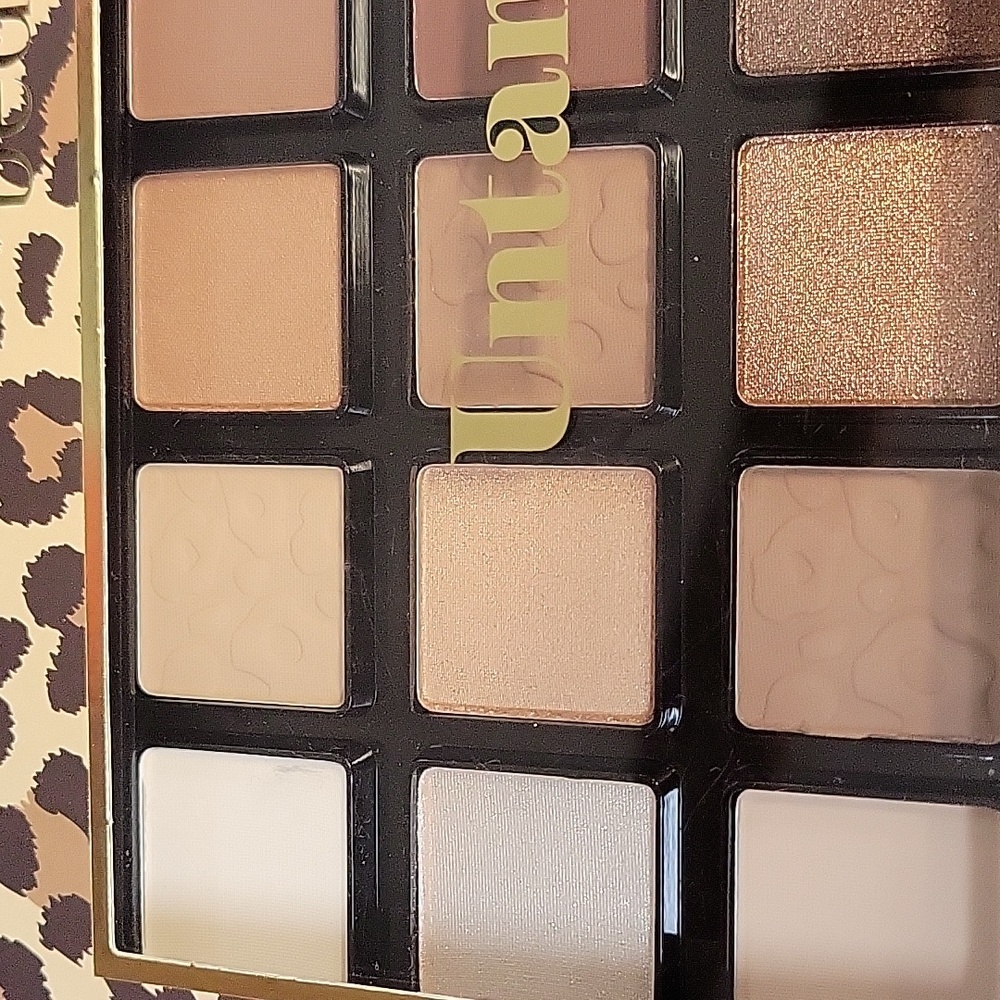 Beauty Trends Untamed Alluew Leopard 24 Eyeshadow Palette New Sealed Box - Picture 2 of 6